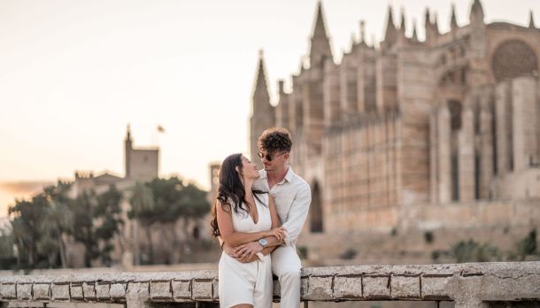 Couple Cathedral La Seu compressed scaled e1633336321289