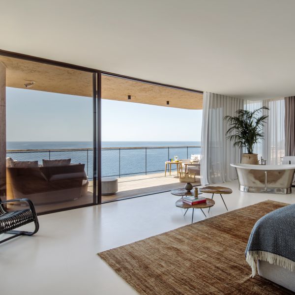 The Cliffhanger Master Bedroom 1