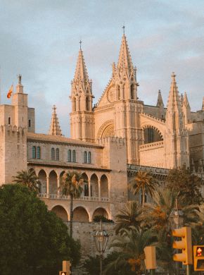 wp-content/uploads/2021/10/La-Seu-Cathedral-Mallorca_compressed.jpg