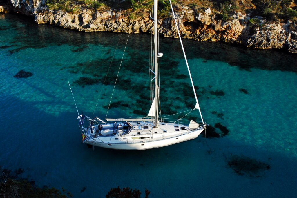 sailing boat mana12