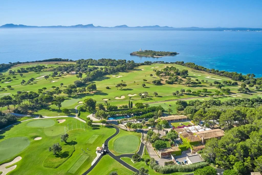 Golf in Mallorca: Where the Fairway Meets Mediterranean Living