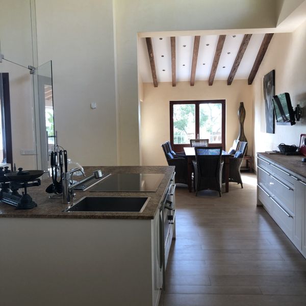 kitchen and dining room luxury villa mallorca 3791 scaled 38a4df73