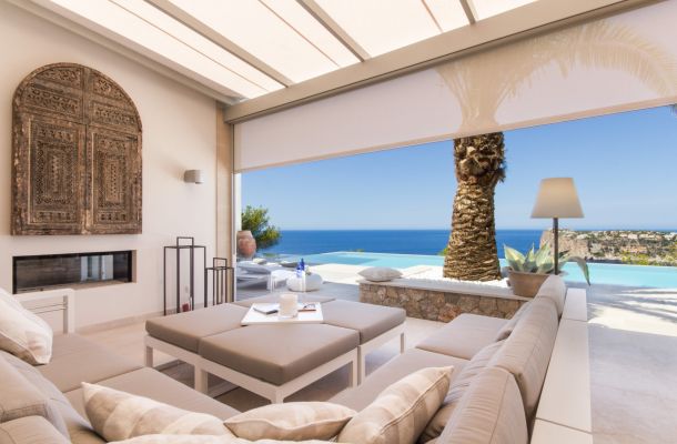 luxury holiday villa porch PdS01 scaled 6f5399c8