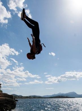 wp-content/uploads/2023/01/experiences-cliff-jumping-3.jpeg