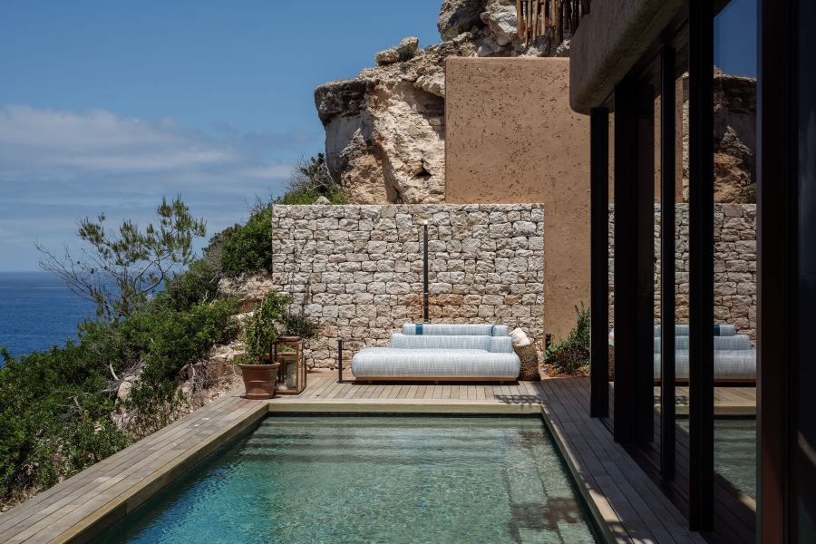 The Cliffhanger Pool Area 95f19a37