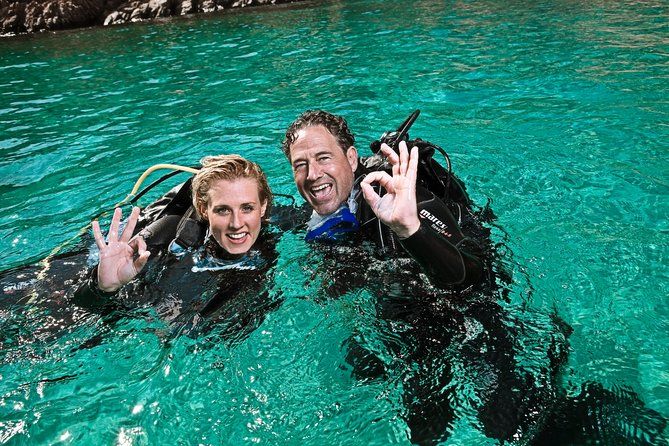 scuba diving from the beach c6456946