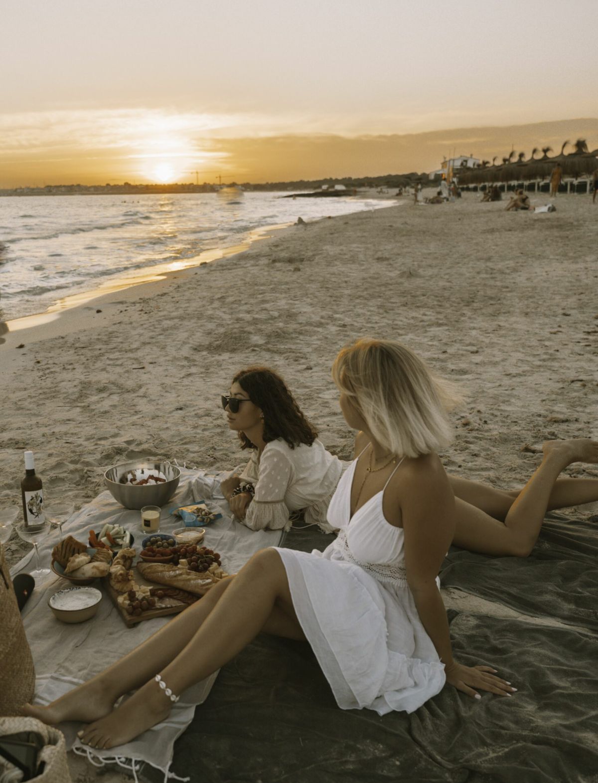 sunseet estrencs girls on the beach compressed scaled c74043ac